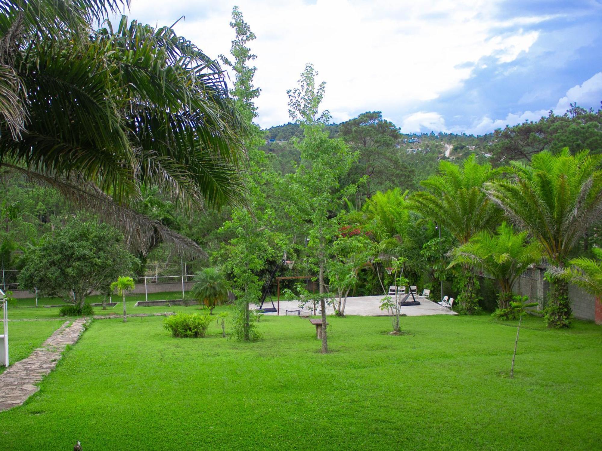 Hotel, Cocoview Valle De Angeles Exterior photo